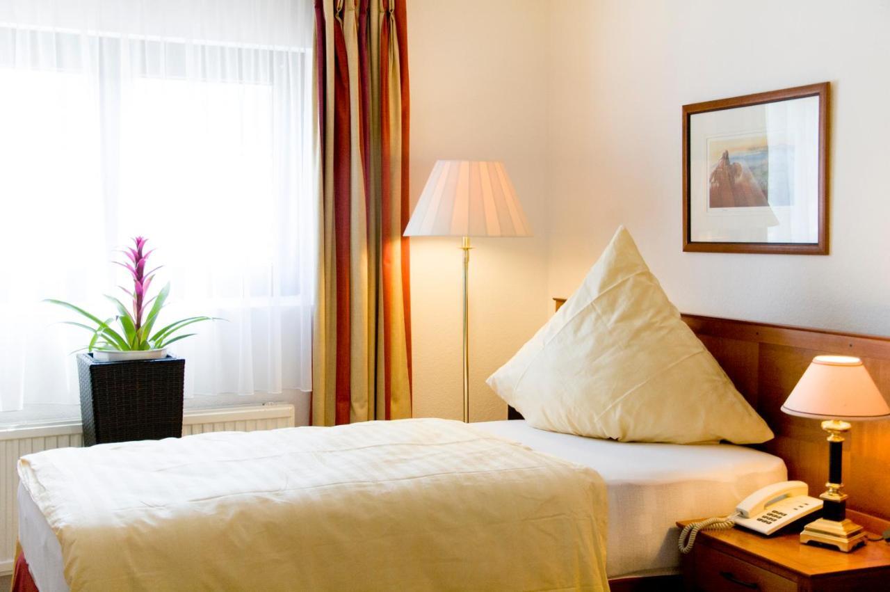 ברגיש גלאדבך Hotel Koelner Hof Refrath מראה חיצוני תמונה